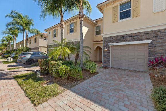 9590 Purple Martin, Stuart, FL 34997