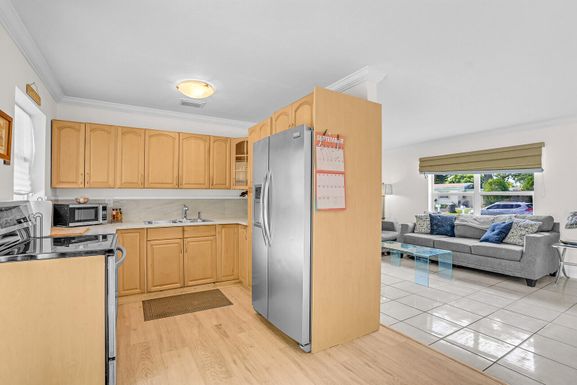 5568 Balfrey, West Palm Beach, FL 33413