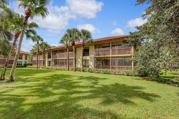 147 Brackenwood, Palm Beach Gardens, FL 33418