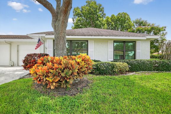 9900 Chestnut Tree, Boynton Beach, FL 33436