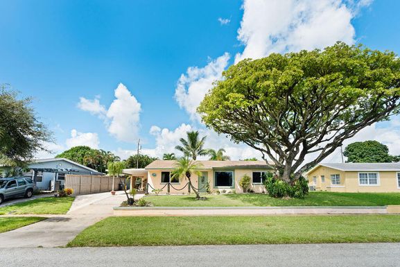 1613 Nanette, Lake Worth, FL 33461