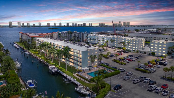 109 Paradise Harbour, North Palm Beach, FL 33408