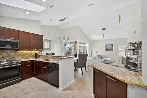 31 Windsor, Palm Beach Gardens, FL 33418