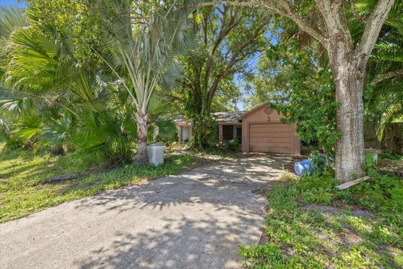 6507 Deleon, Fort Pierce, FL 34951