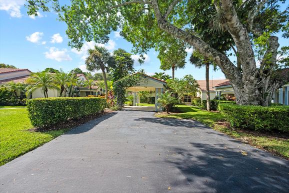 2244 Las Casitas, Wellington, FL 33414