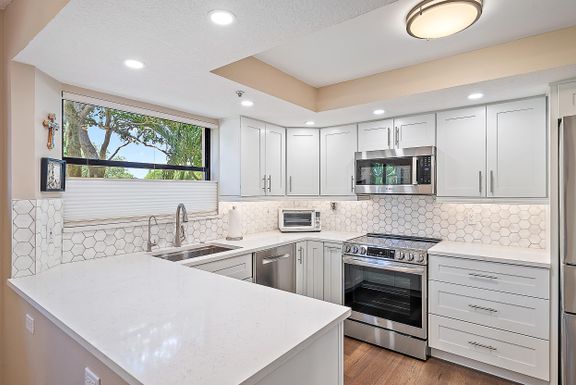 700 Uno Lago, Juno Beach, FL 33408