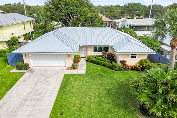 8121 Helen, Hobe Sound, FL 33455