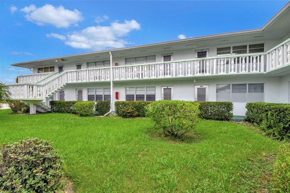 110 Kingswood F, West Palm Beach, FL 33417