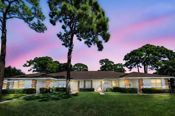 1222 Lakes End, Fort Pierce, FL 34982