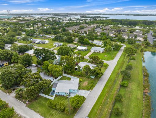 1310 4th, Vero Beach, FL 32960