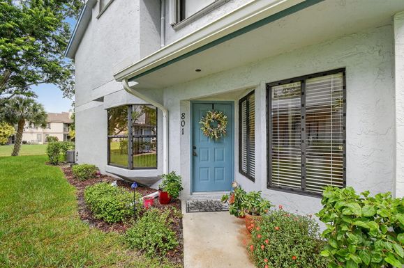 801 Harbour Pointe, Greenacres, FL 33413