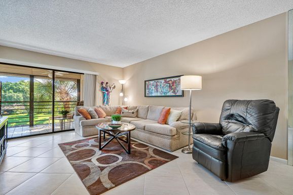 10092 Cedar Point, Boynton Beach, FL 33437