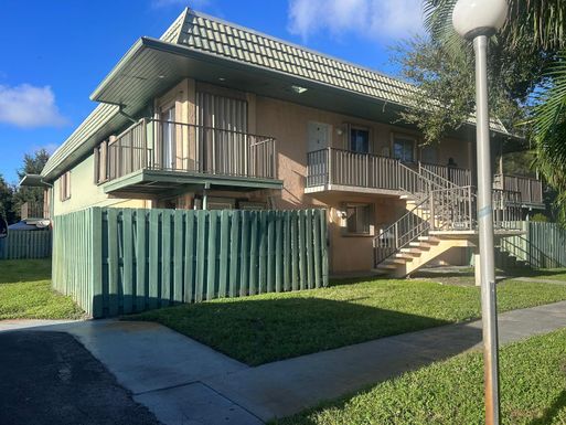 1856 Fairview Villas, Palm Springs, FL 33406