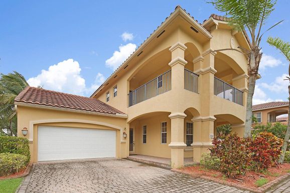 748 Cresta, West Palm Beach, FL 33413