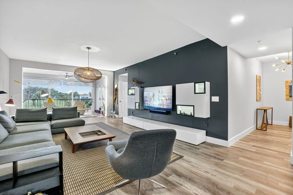 17047 Boca Club Blvd, Boca Raton, FL 33487