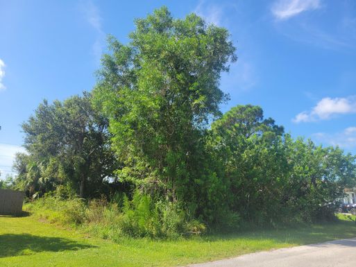 474 Kaabe, Port Saint Lucie, FL 34953