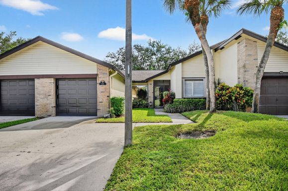 113 Ramblewood, Royal Palm Beach, FL 33411
