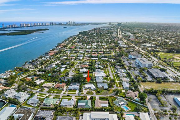 130 Gulfstream, North Palm Beach, FL 33408