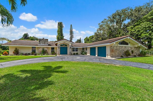 437 Country Club, Atlantis, FL 33462