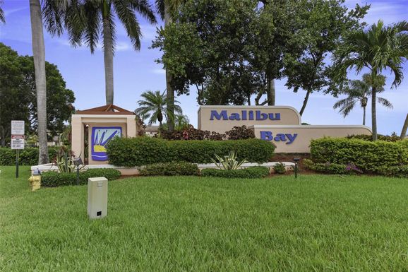 881 208th, Pembroke Pines, FL 33029