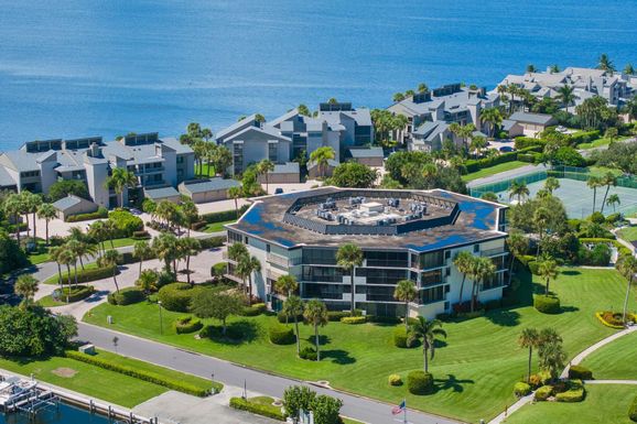 1850 Bay, Vero Beach, FL 32963