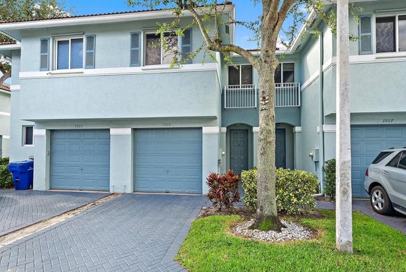1925 Alamanda, Riviera Beach, FL 33404