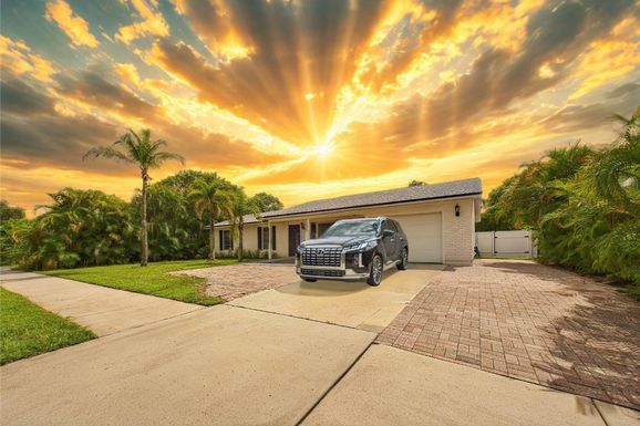 708 Floresta, Port Saint Lucie, FL 34983