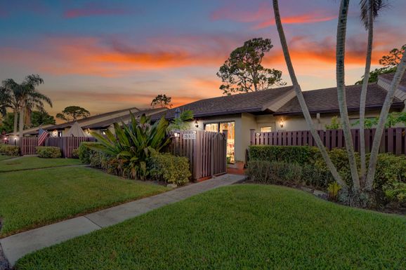 633 Sea Pine, Greenacres, FL 33415