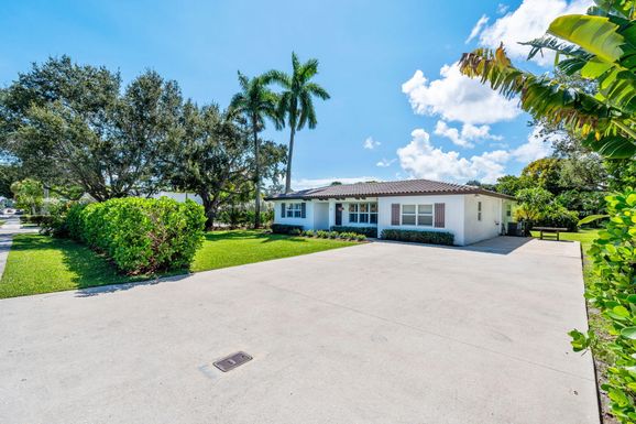 330 Center, Jupiter, FL 33458
