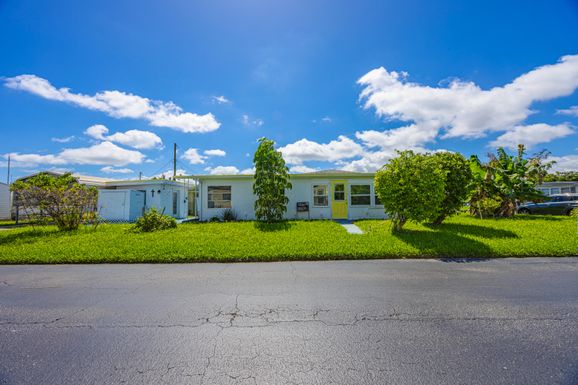 8904 Palm, Boynton Beach, FL 33436