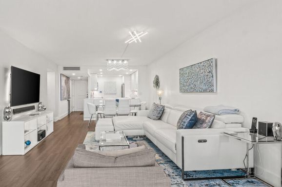 5500 2nd, Boca Raton, FL 33487