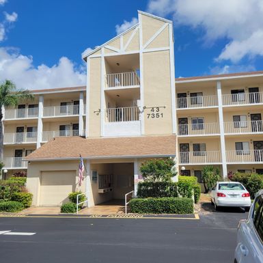 7351 Kinghurst, Delray Beach, FL 33446