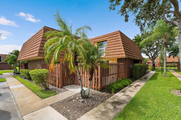 825 Center, Jupiter, FL 33458