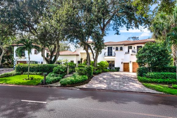 906 Seagrape, Vero Beach, FL 32963