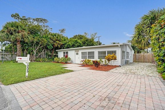 1205 Lake, Lantana, FL 33462