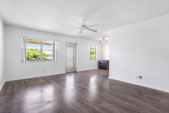92 Hastings F, West Palm Beach, FL 33417