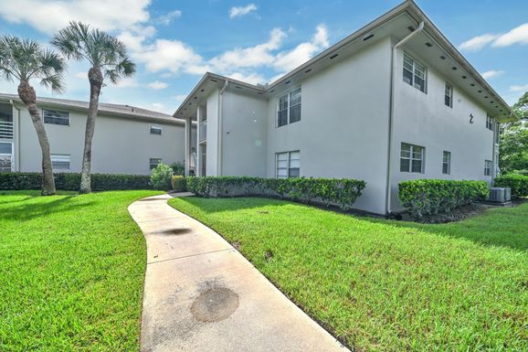 2 Lake Vista 107, Port Saint Lucie, FL 34952