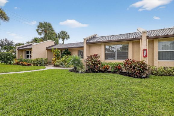 251 Lake Meryl, West Palm Beach, FL 33411