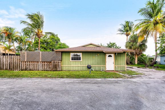 2907 Apalachee, Palm Springs, FL 33406