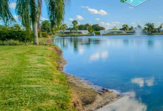 4345 Royal Manor, Boynton Beach, FL 33436