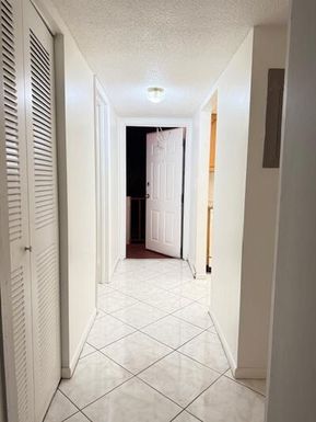 27 Golfs Edge, West Palm Beach, FL 33417