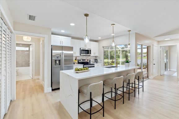 901 Sun Terrace, Palm Beach Gardens, FL 33403