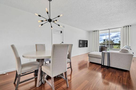 6699 2nd, Boca Raton, FL 33487