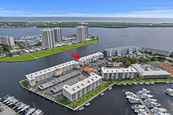 28 Yacht Club, North Palm Beach, FL 33408