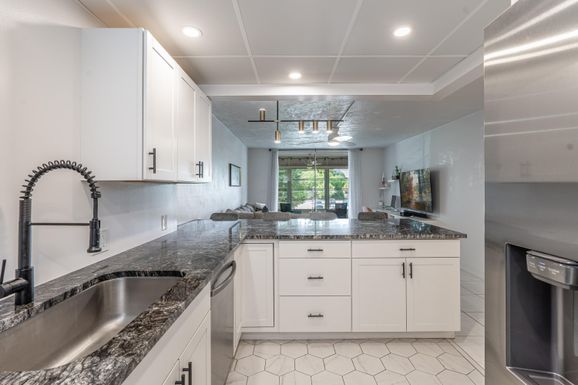 7100 17th, Plantation, FL 33313