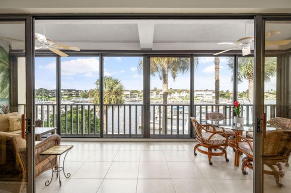 1875 Bay, Vero Beach, FL 32963