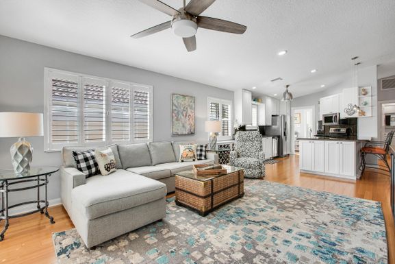 904 Magdalena, Palm Beach Gardens, FL 33410