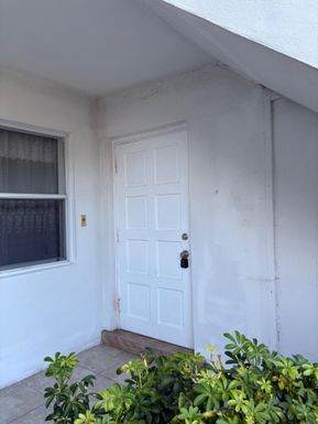 102 Stratford H, West Palm Beach, FL 33417