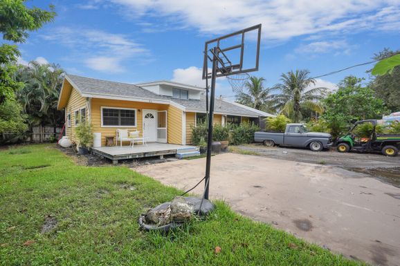 5239 Club, Haverhill, FL 33415