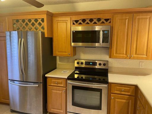 2761 Village, West Palm Beach, FL 33409